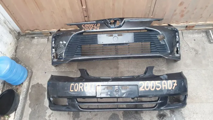 Parachoques dianteiro Toyota corolla originais aparti R$450 reais cada
