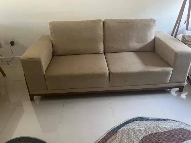 Sofá novo  e conservado 