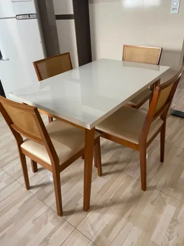 Mesa de Jantar com 4 Cadeiras - Tampo de Vidro Branco - Excelente Estado