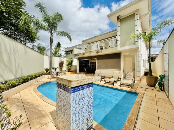 Casa sobrado de 350m² com 04 suítes à venda em condomínio - Nova Aliança Sul