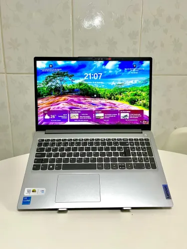 NOTEBOOK LENOVO COM GARANTIA I3 12 GERAÇÃO, 8GB RAM 256SSD - E M ÓTIMO ESTADO