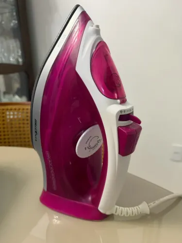 Ferro de Passar a Vapor Britânia BFE1000R