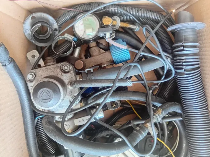 Kit gnv Landrenzo usado em bom estado para carro sedan