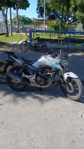 Vendo moto TITAN 160 valor 18.000