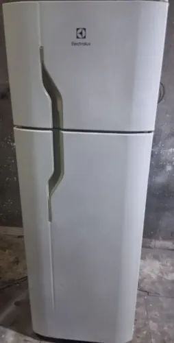 Vendo geladeira Electrolux 280 litros