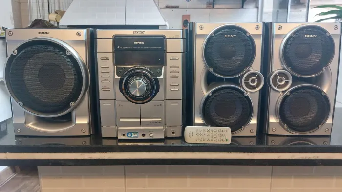 Som Sony Genezi