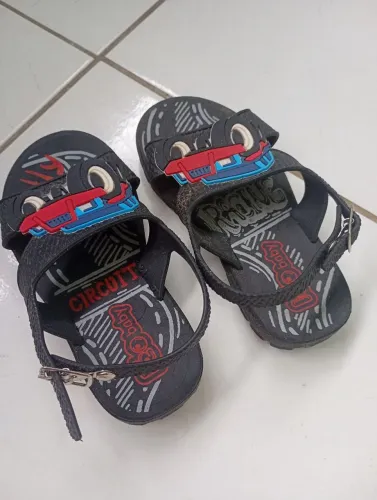 Sandalias de menino
