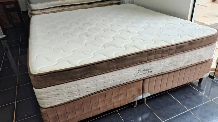 Cama box King 2,03x1,93 já higienizada