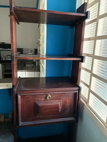 Estante de madeira