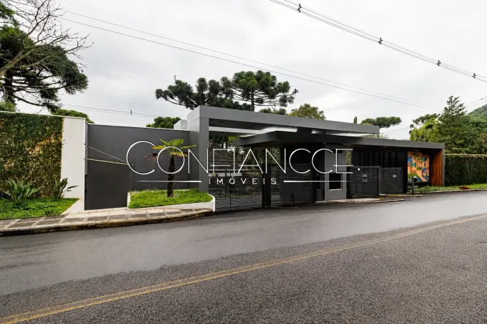 Casa com 4 quartos para alugar no Mont Martre em Santa Felicidade, Curitiba - PR | Confian