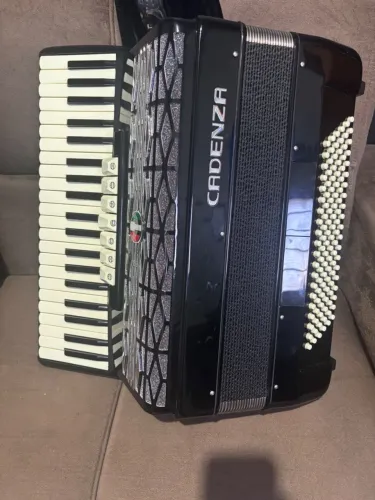 Acordeon Cadenza 120 baixos zerado