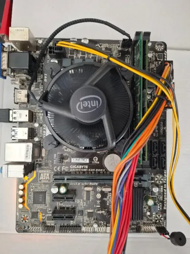 placa mãe gigabyte com processador I7 e 16 Gb de RAM