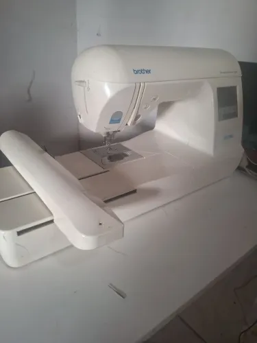 Bordadeira PE 700II