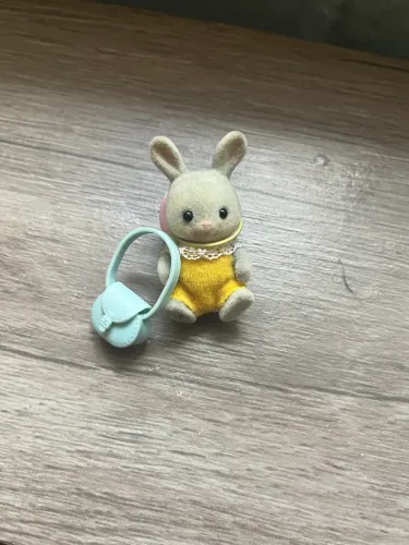 SYLVANIAN FAMILIES - BEBÊ COELHO CAUDA DE ALGODÃO