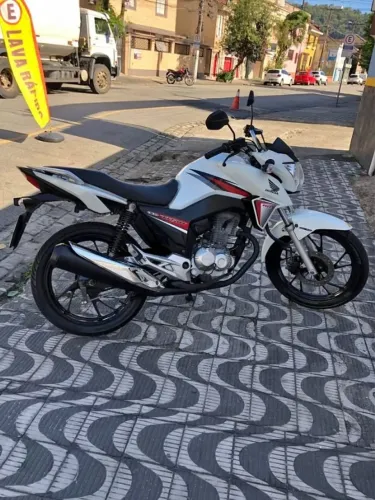 Vende-se  Titan 2017  Segundo Dono 