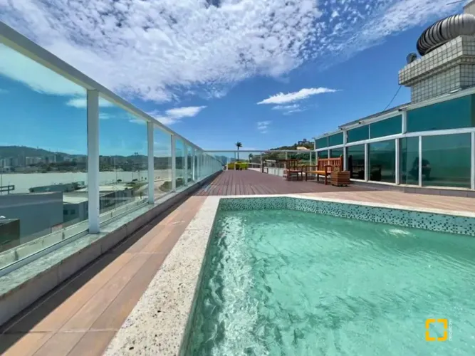 Cobertura frente mar para venda no Bairro Estreito - Florianópolis - SC