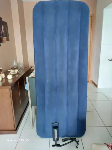 Colchão inflavel + bomba para inflar