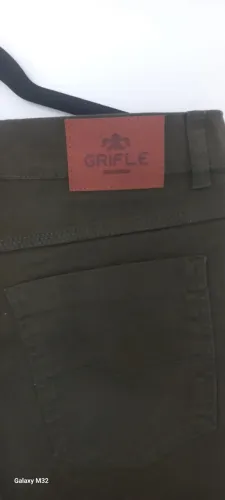 Vendo calça jeans masculino da marca GRIFLE JEANS, número:42, 97% algodão, 3% elástico.