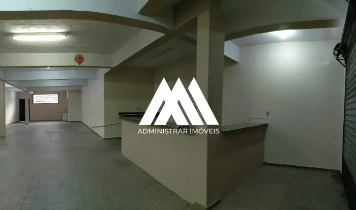 Alugo loja comercial em Itaúna com excelente localização!
