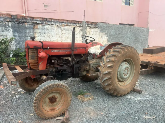 Trator MASSEY FERGUSSON 65X