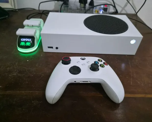 Xbox Series S + 80 Jogos + 2 Baterias Recarregável