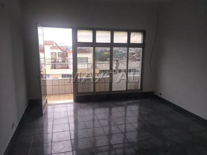 Casa para locação no Jardim Cachoeira, com 3 dormitórios, armários nos quartos e cozinha.
