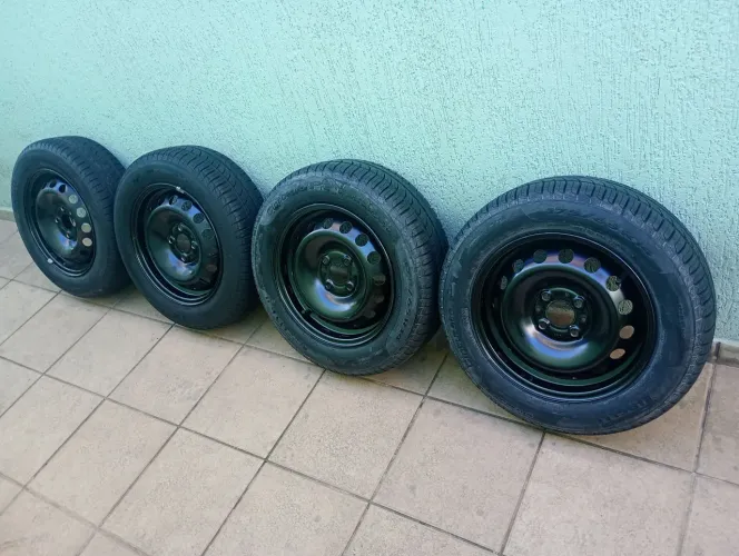 Pneus Pirelli P1 175/65 R14 Com Rodas ORIGINAIS FIAT 4X98 "PNEUS 90% DE BORRACHA".<br>
