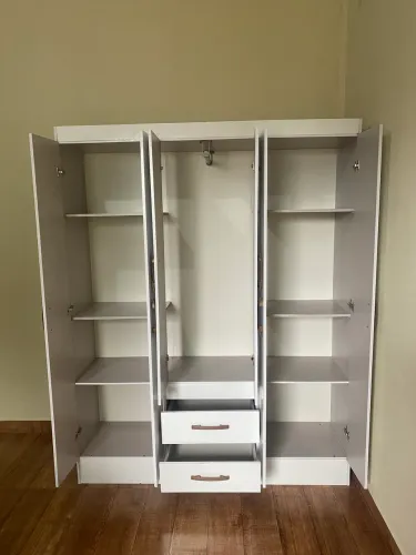 Guarda-roupa 6 portas e 2 gavetas branco - excelente estado