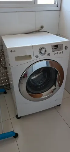 Vendo LAVADORA LG 8.5KG, 110V ACOMPANHA TRANSFORMADOR.