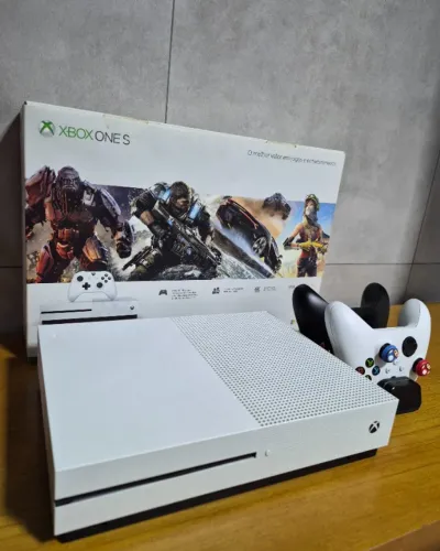 Xbox One S 1Tb + 2 Controles Originais + Caixa + Nota Fiscal