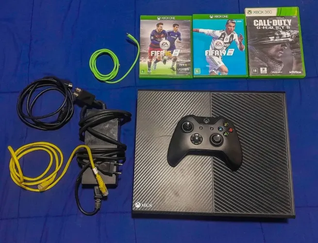 Xbox One Fat - Skin Fibra De Carbono - 2 Jogos E Um Controle.