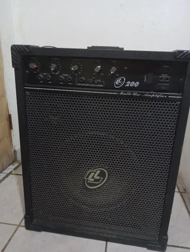 Vendo essa excelente caixa anplificada