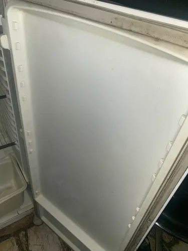 Geladeira antiga em perfeito estado 