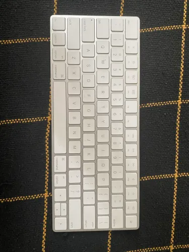 Teclado Apple Magic Keyboard A2449