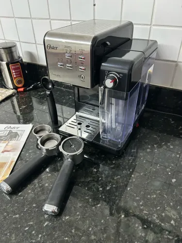 Cafeteira Oster PrimaLatte Inox 220V