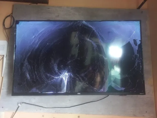 Tv 42 polegadas quebrada só o display 
