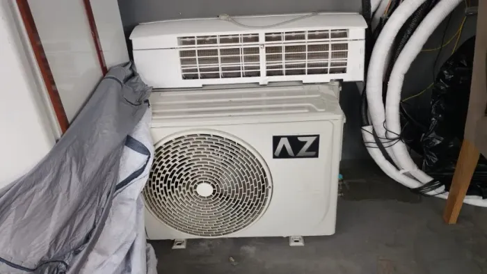 AR CONDICIONADO 12.000 BTUs - AZ INVERTER - SEMI NOVO