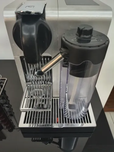Cafeteira Nespresso Latissima Pro