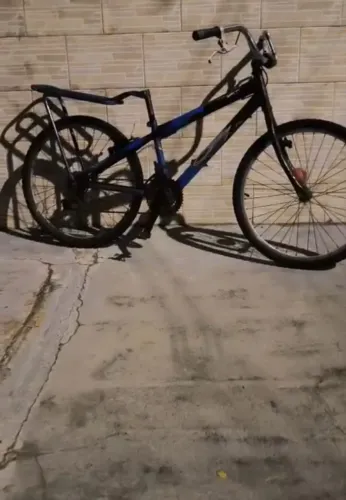 Bike montadinha aro 24,troco por Xbox 360 , precisa de um pintura e um central novo só iss