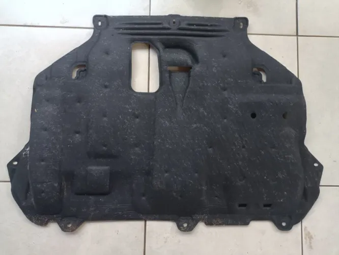 Protetor cárter acústico anti ruído inferior motor Ford Focus 1.6 original usado