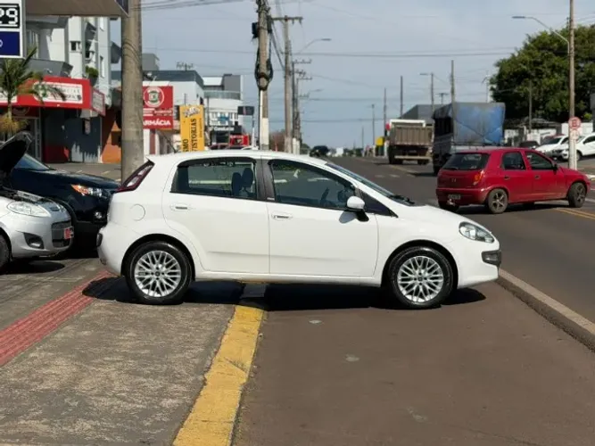 Fiat Punto Essence 1.6 Flex 16V 5P 2013