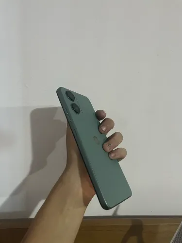 Moto G35 5G semi novo em perfeito estado.