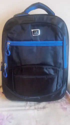Mochila Preta - Detalhes em Azul
