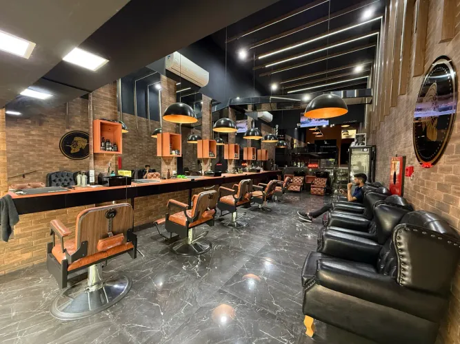 Barbearia passo o ponto, toda montada, alto padrão, 6 cadeiras! Zona sul de BH.