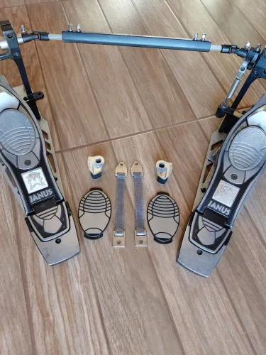 Pedal duplo Janus "Raridade"!!!