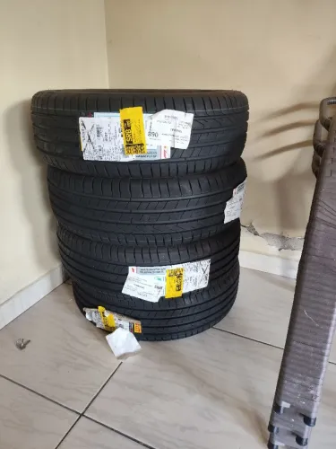 Vende-se quatro pneus novos