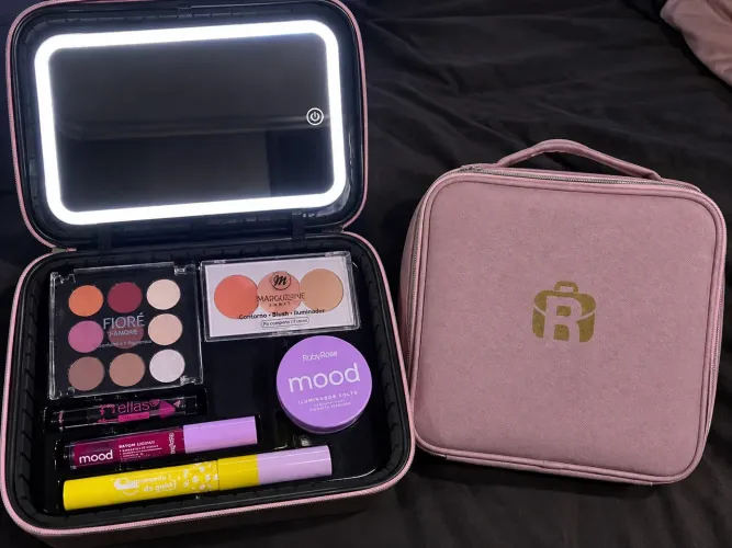 Maleta de maquiagem com led + kit de makes 