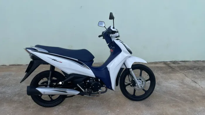Vendo moto apenas seis meses de uso