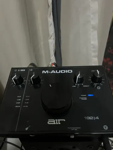 Interface de áudio M áudio