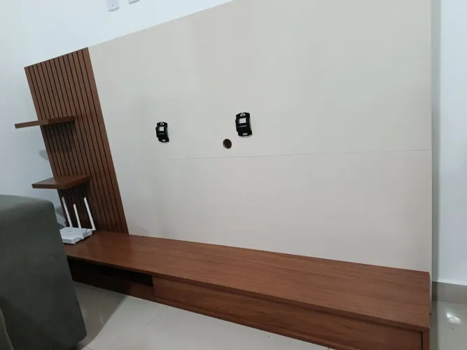 Painel para TV Ripado 1,90m com Rack - Excelente Estado